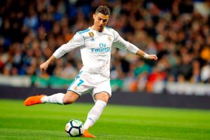 Chuyền bóng chính xác: Nghệ thuật cầm nhịp trận đấu trên sân cỏ